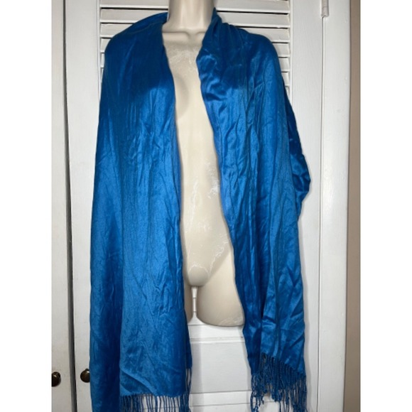 New Directions Scarf Shawl Wrap Fringed Blue Soft Elegant NWT - Picture 1 of 4